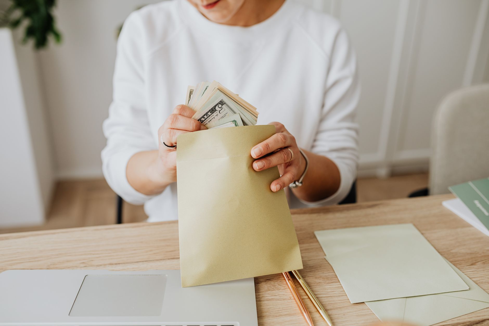 Dízimo, Ofertas e Investimentos: Como Organizar Seu Orçamento com Base Bíblica